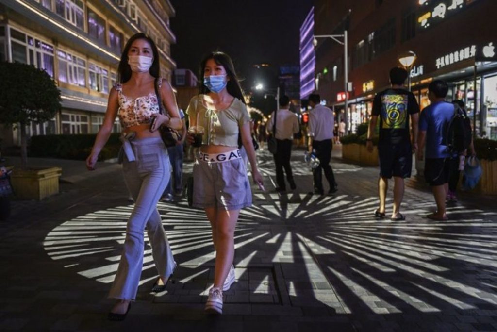 2 Chinese female shoppers wearing masks